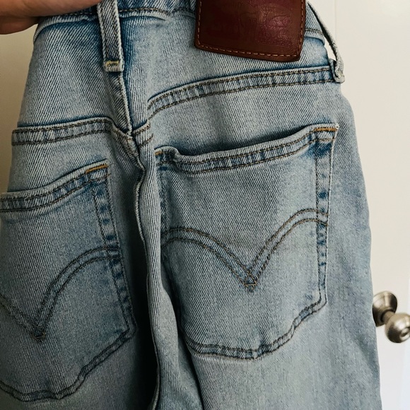 Levi’s Wedgie Icon High-Rise Jeans, Light Blue, 25 - Picture 7 of 10